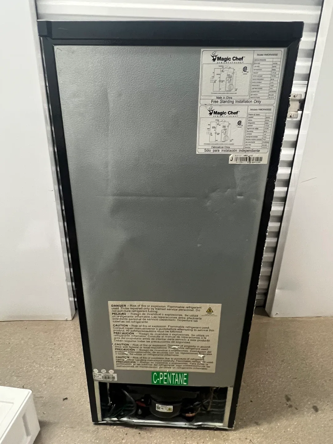 Magic Chef Compact Refrigerator - HMDR400SE image indicator(3)