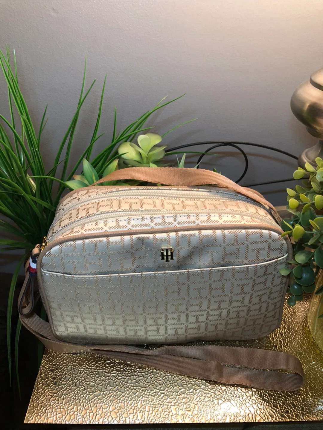 Tommy Hilfiger Crossbody Bag image indicator(3)