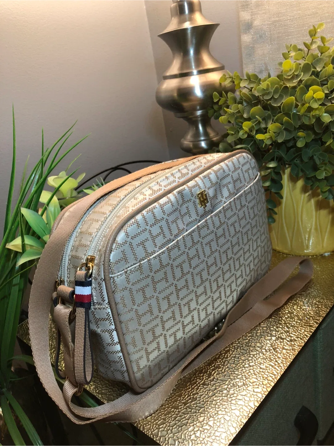 Tommy Hilfiger Crossbody Bag image indicator(2)