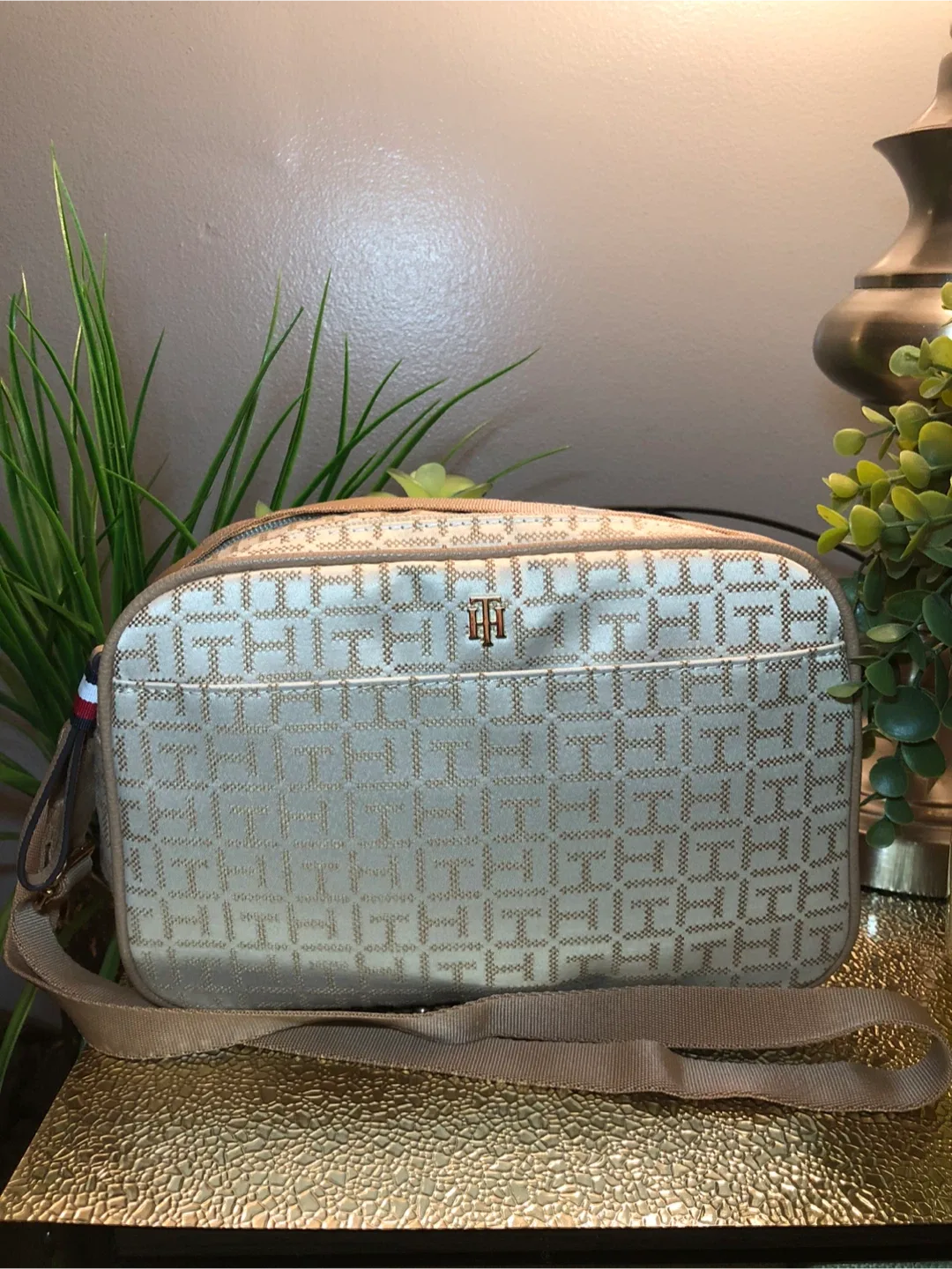 Tommy Hilfiger Crossbody Bag thumbnail