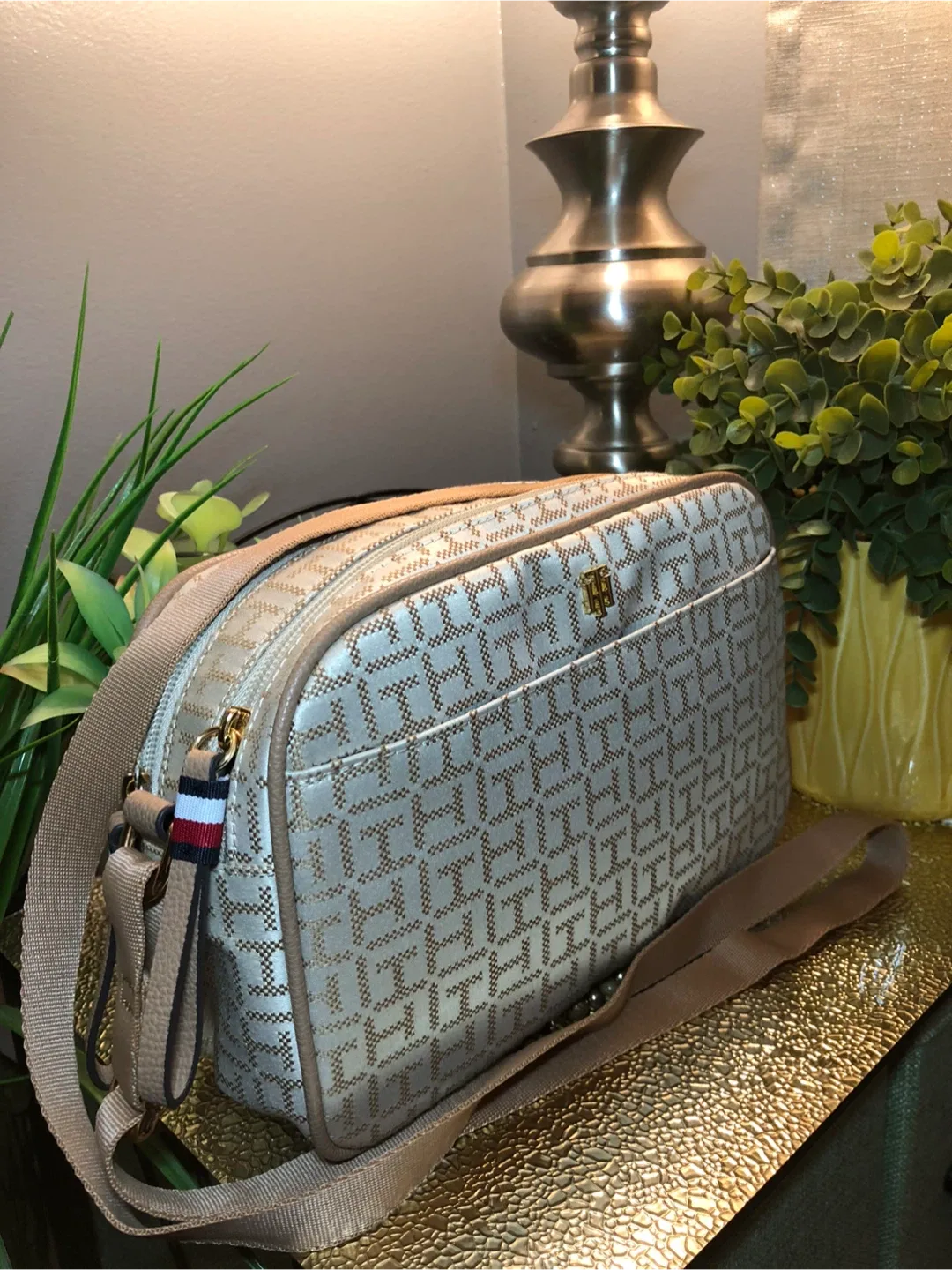 Tommy Hilfiger Crossbody Bag image indicator(4)