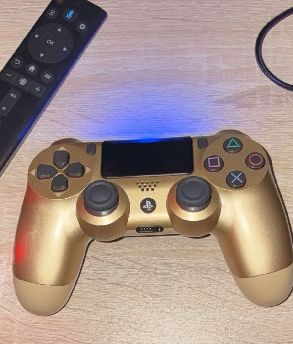 PS4 Games & Gold Controller image indicator(2)