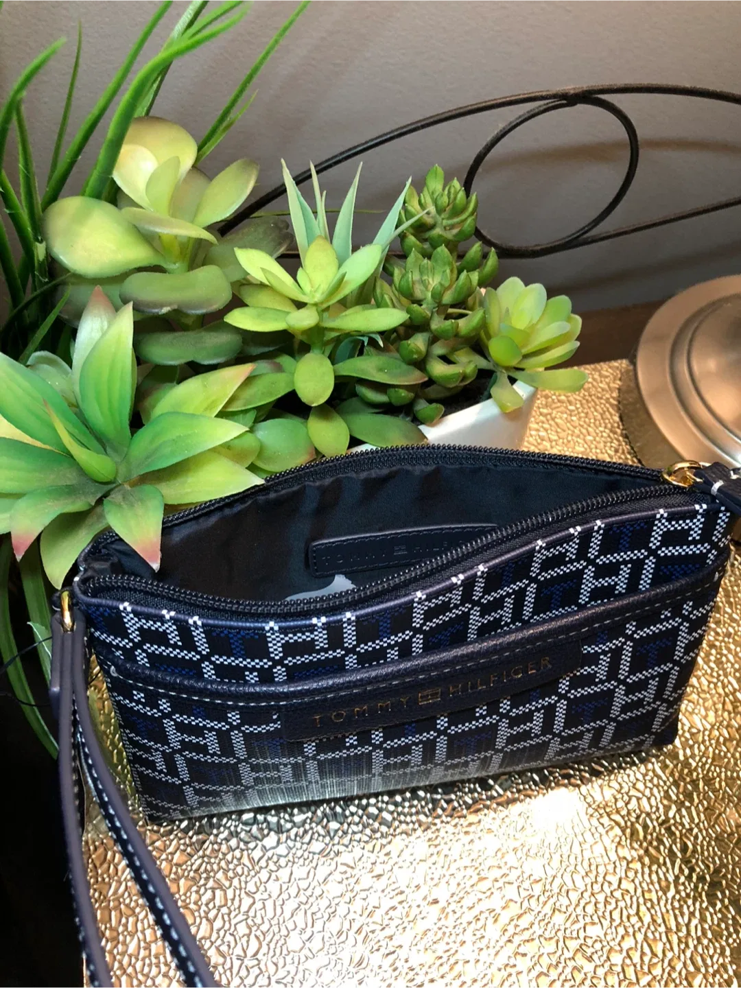 Tommy Hilfiger Wristlet image indicator(3)