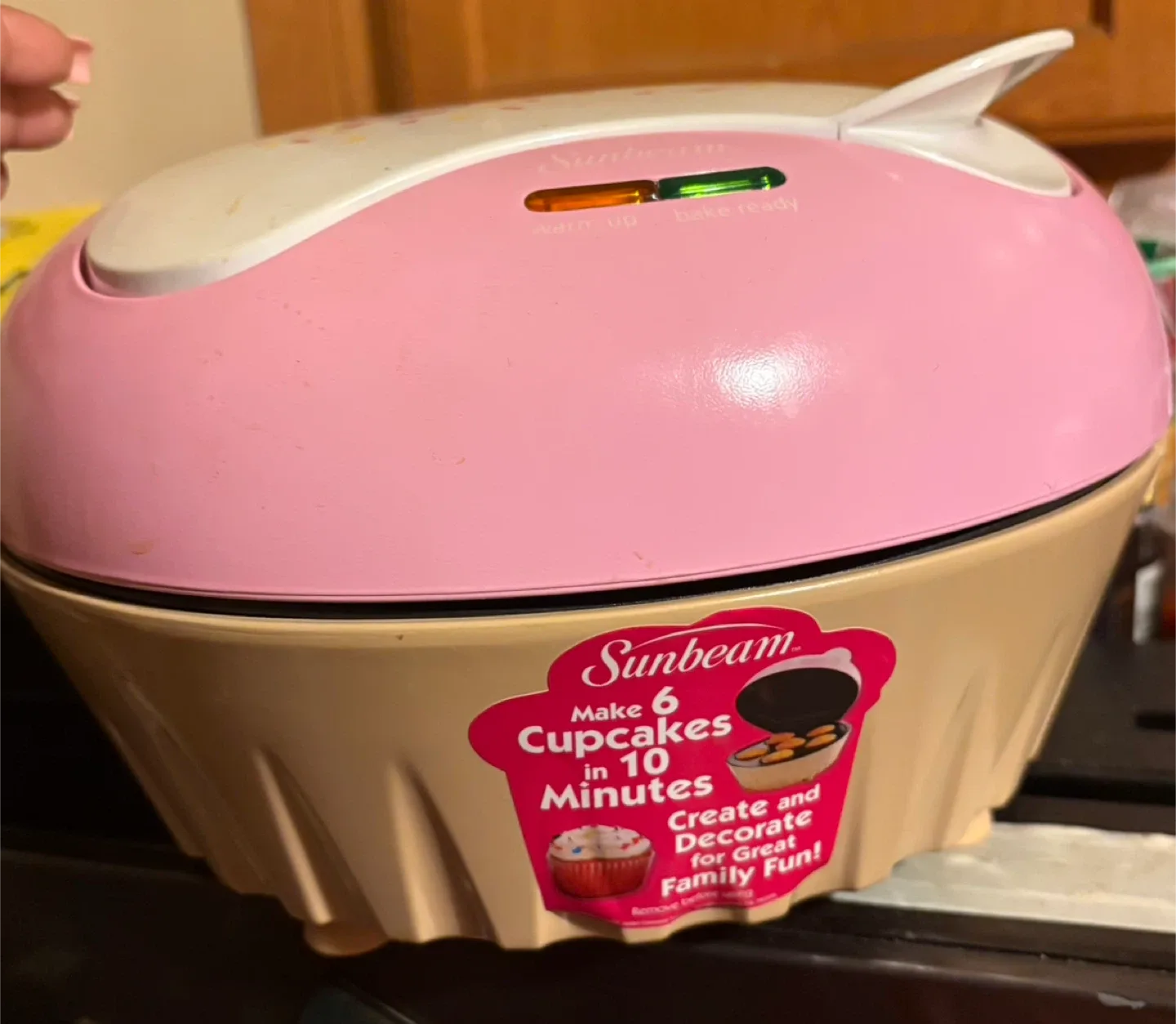 Sunbeam Cupcake Maker - Makes 6 in 10 Minutes! image indicator(3)