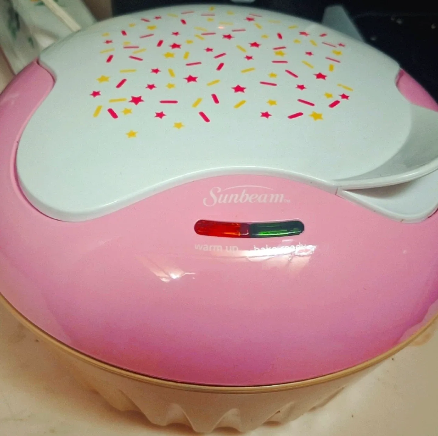 Sunbeam Cupcake Maker - Makes 6 in 10 Minutes! image indicator(2)