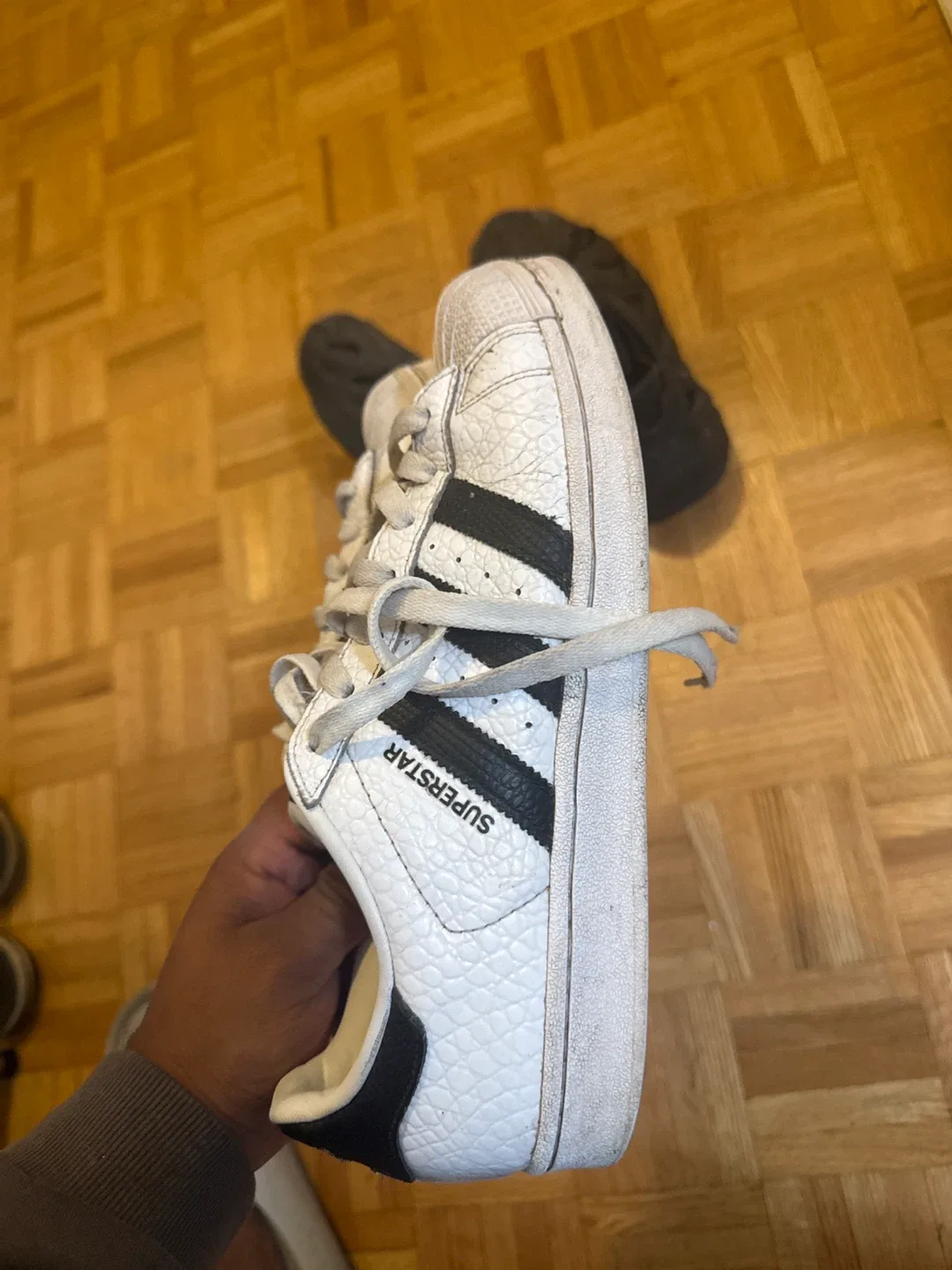 Adidas Superstar Shoes - US 8½ image indicator(2)