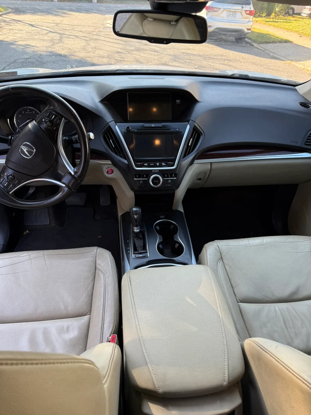 White Acura MDX SUV image indicator(6)