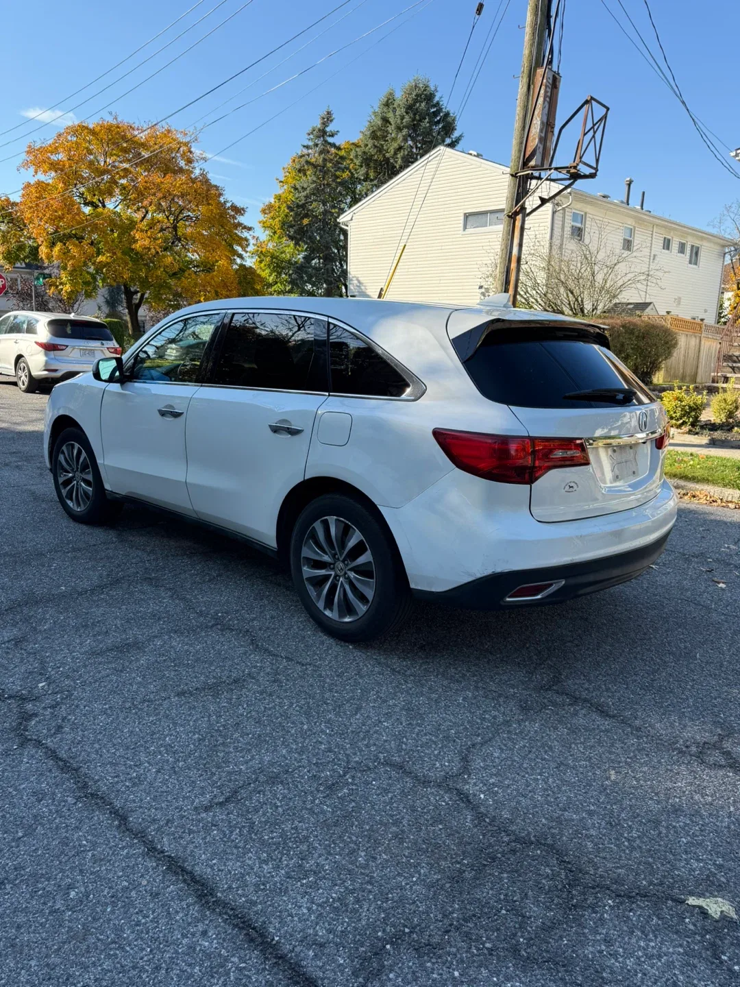 White Acura MDX SUV image indicator(3)