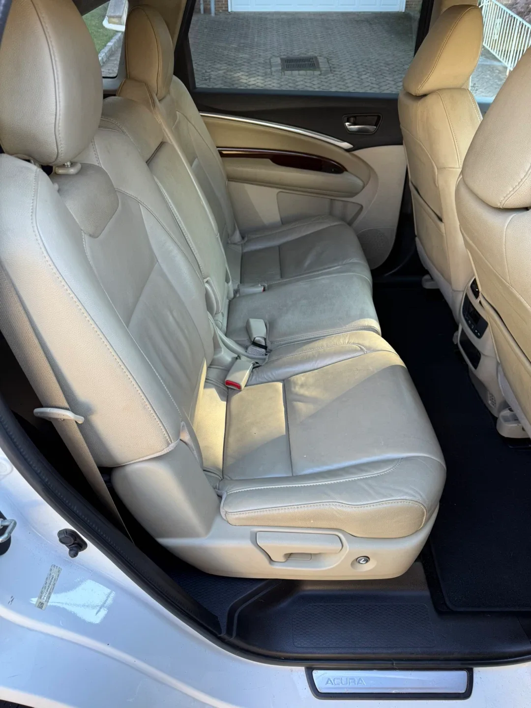 White Acura MDX SUV image indicator(9)