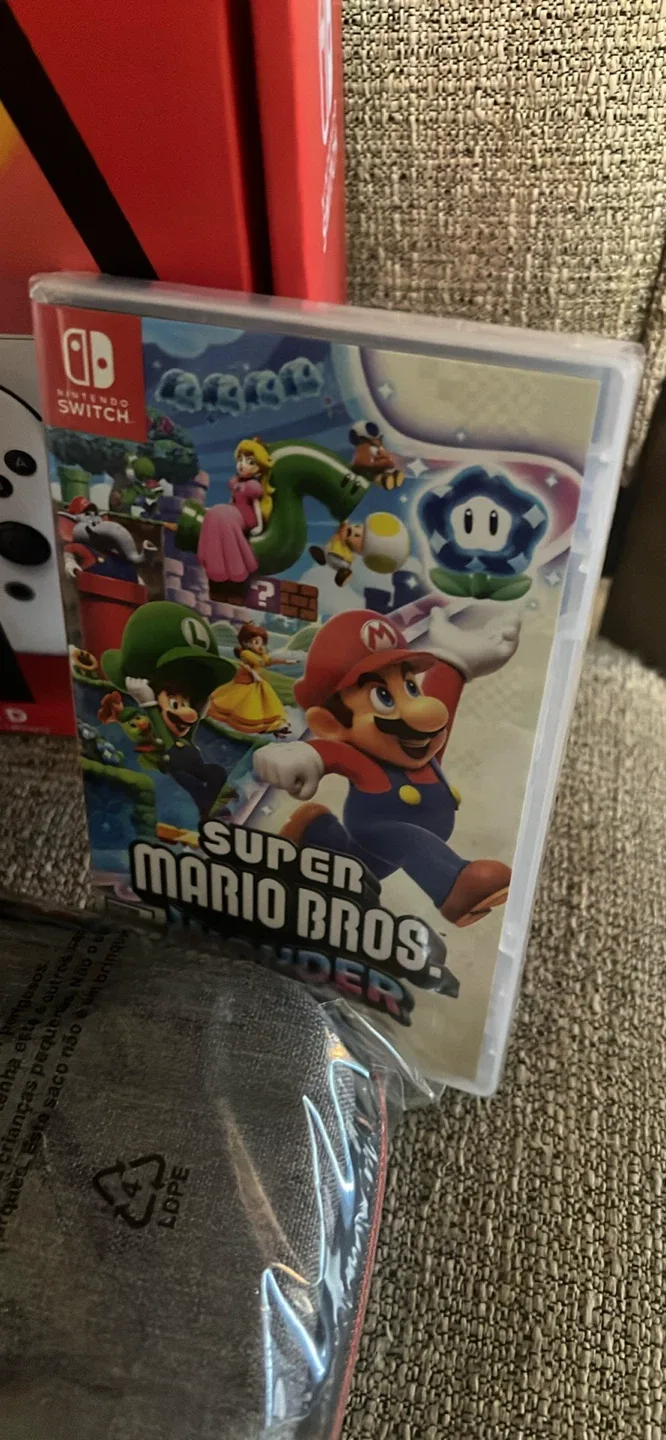 New Nintendo Switch OLED + Super Mario Bros. Wonder image indicator(3)