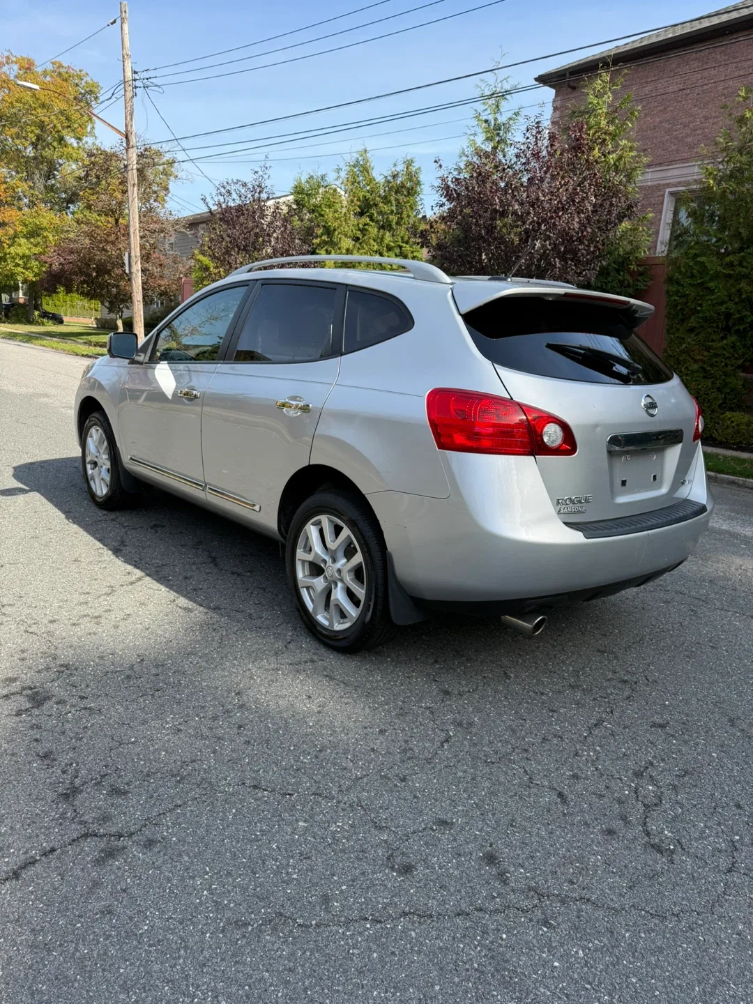 Nissan Rogue Silver SUV image indicator(4)