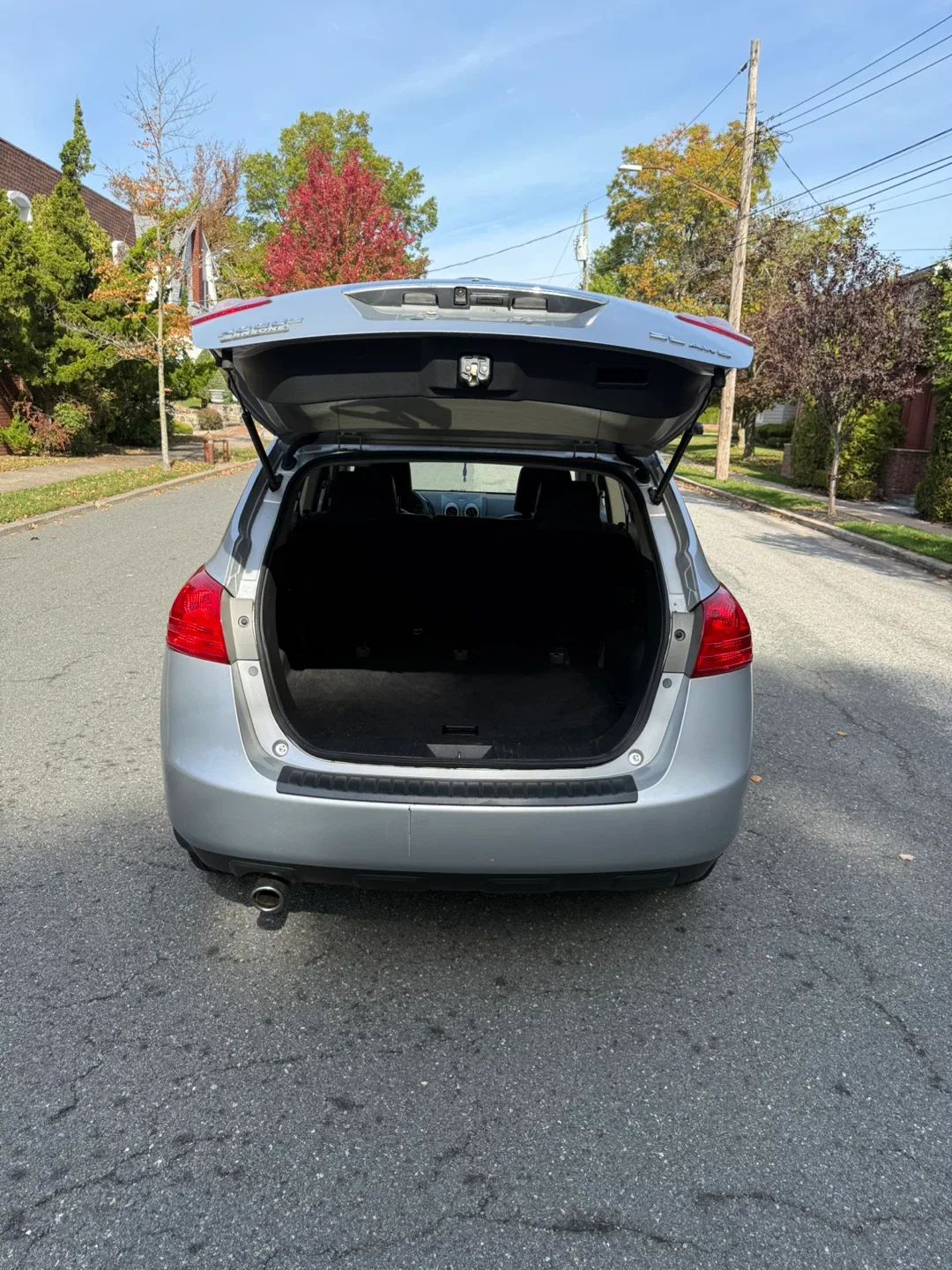 Nissan Rogue Silver SUV image indicator(7)