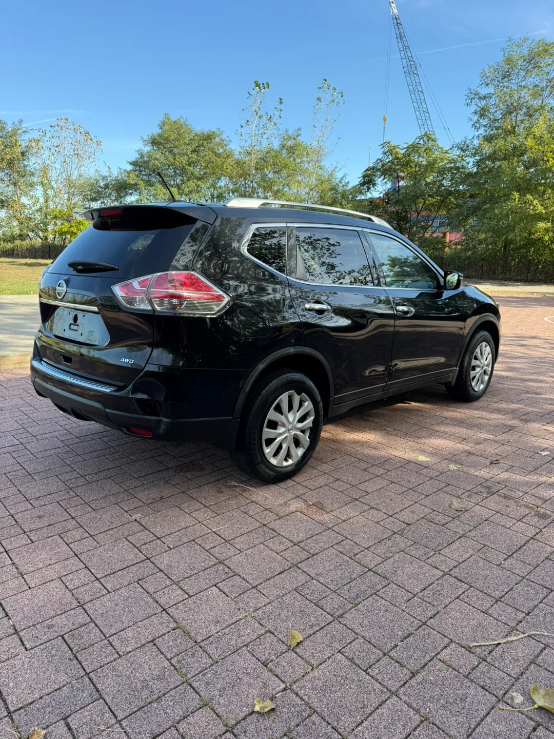 Nissan Rogue SUV - Black image indicator(3)