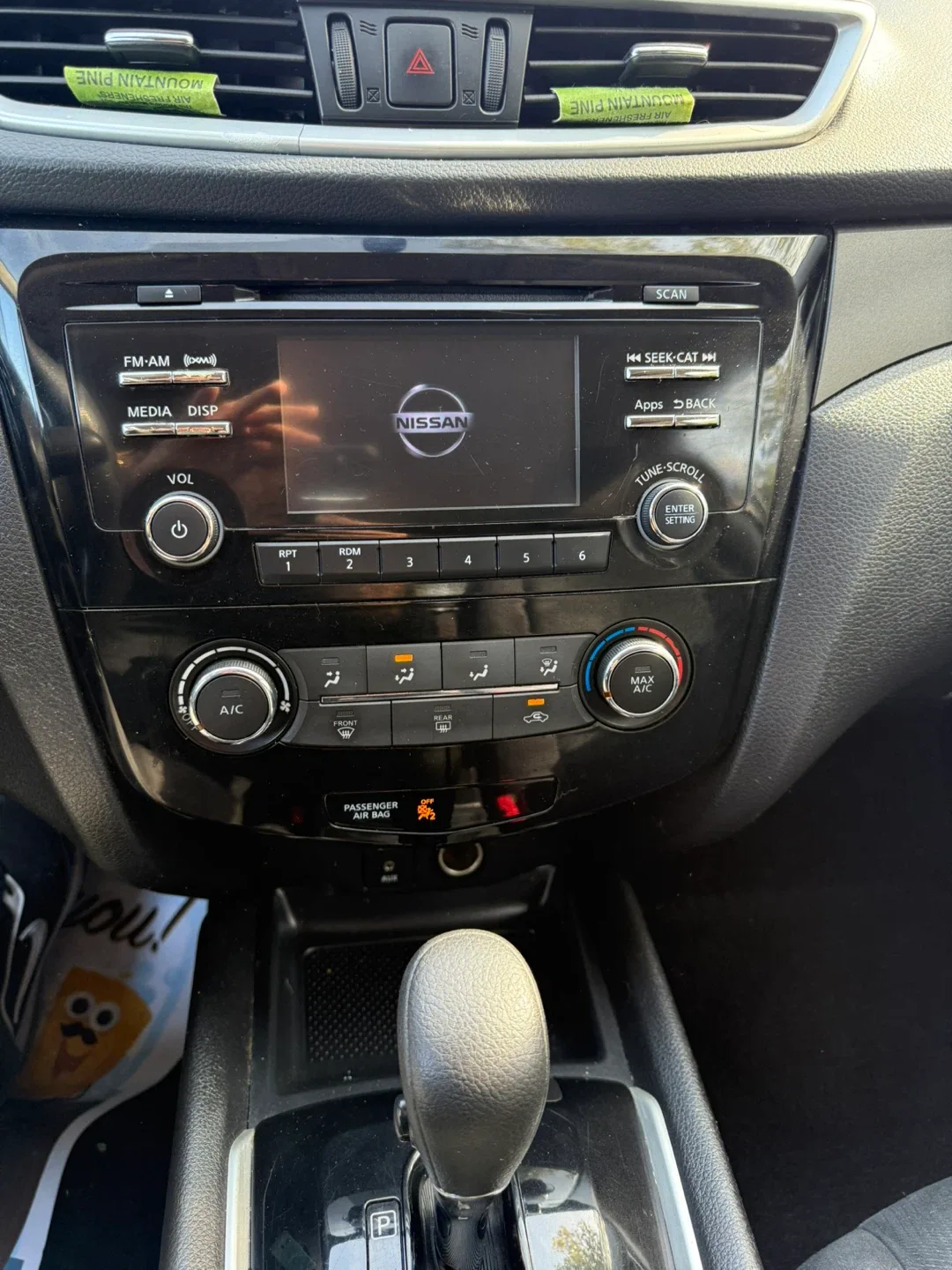 Nissan Rogue SUV - Black image indicator(6)