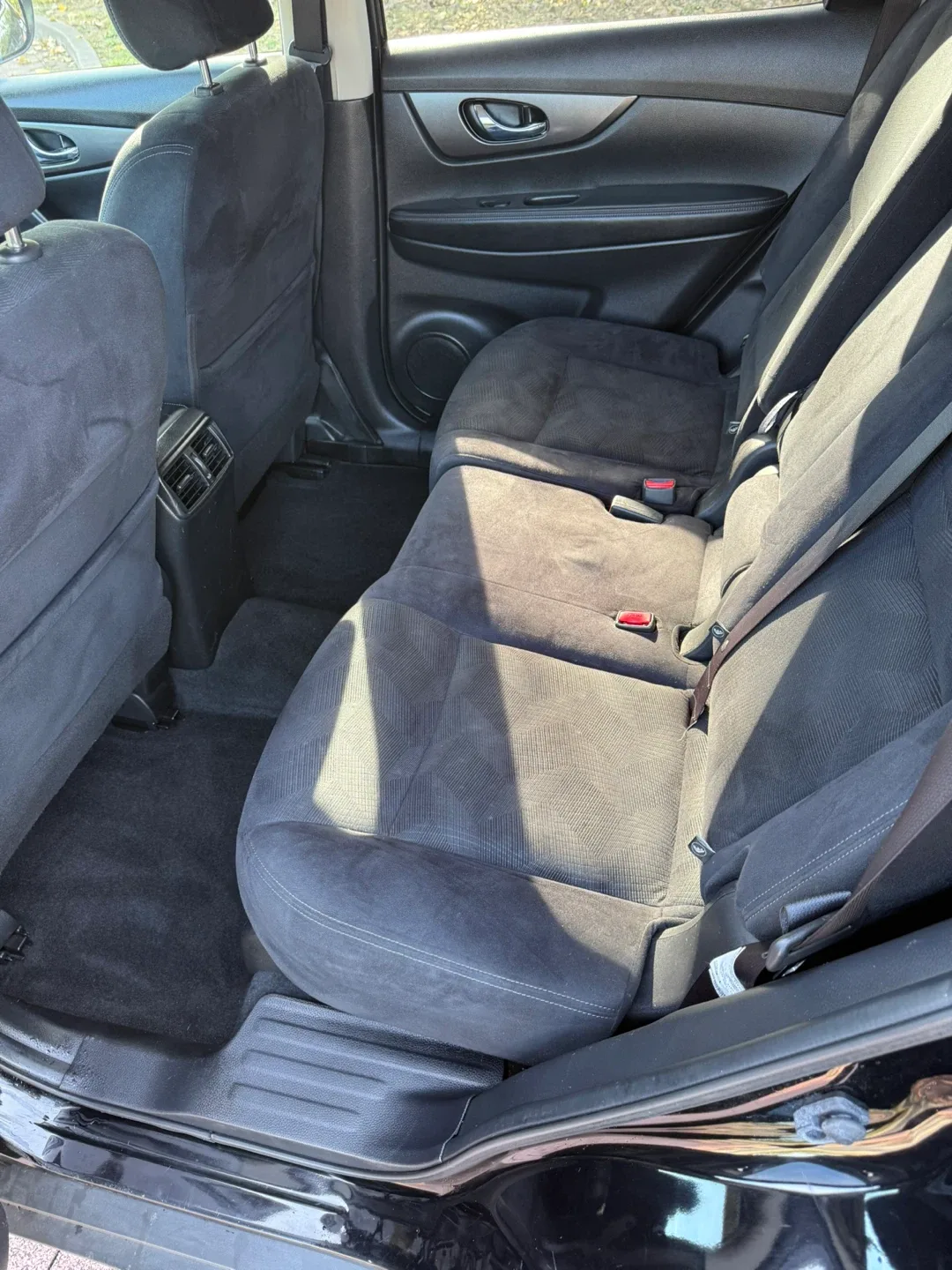 Nissan Rogue SUV - Black image indicator(8)