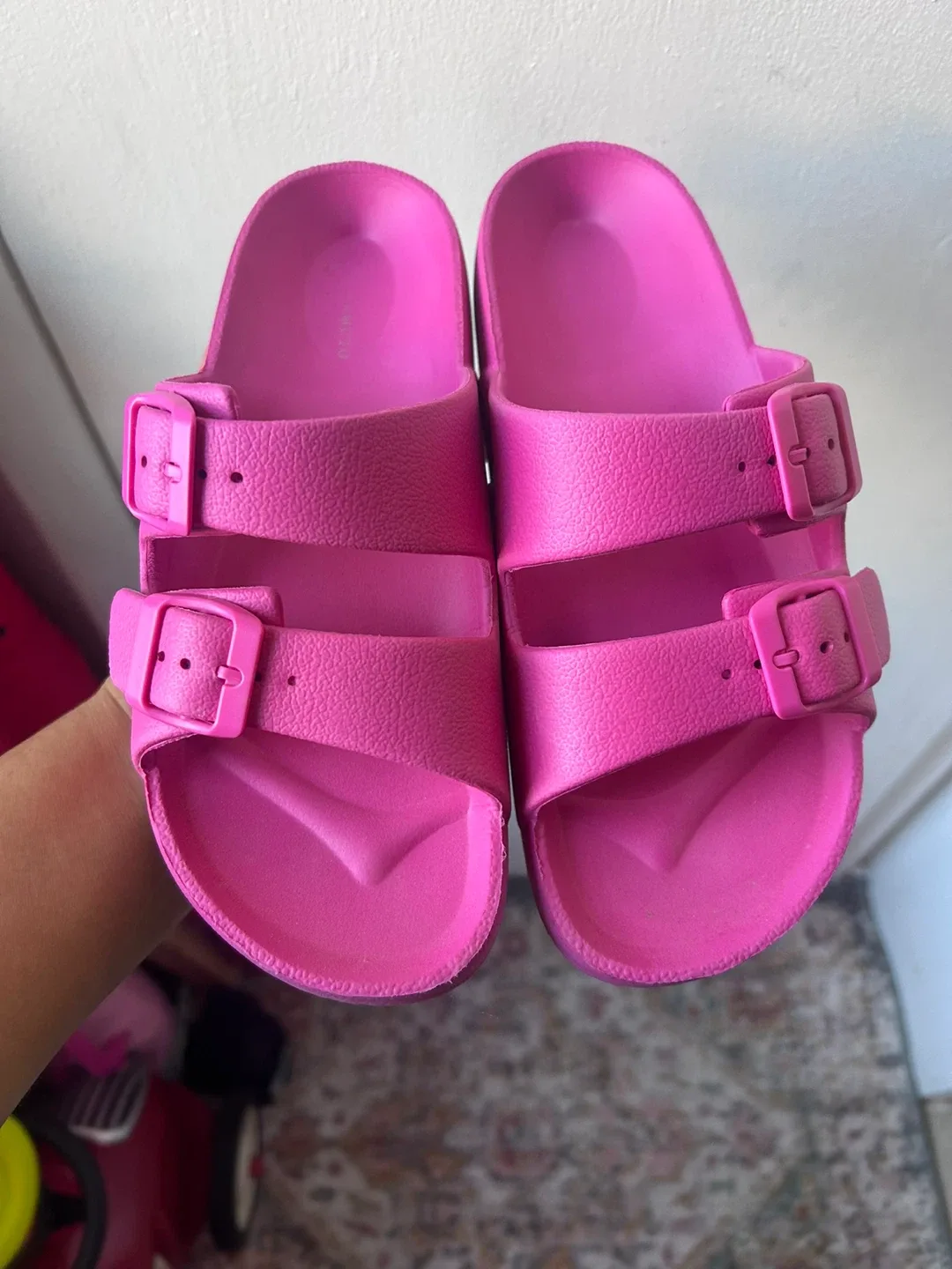 Pink slides a size 6 Read Description ⤵️ thumbnail