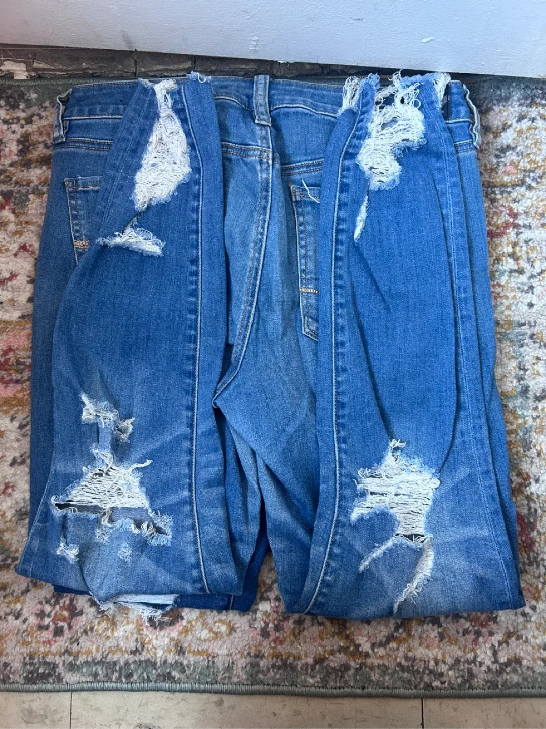 American Eagle jeans size 6 read description ⤵️ image indicator(6)