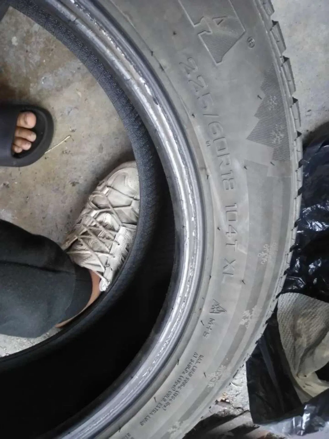 Set of 4 HAIDA Winter i*Pike RS2 225/60R18 Tires image indicator(3)