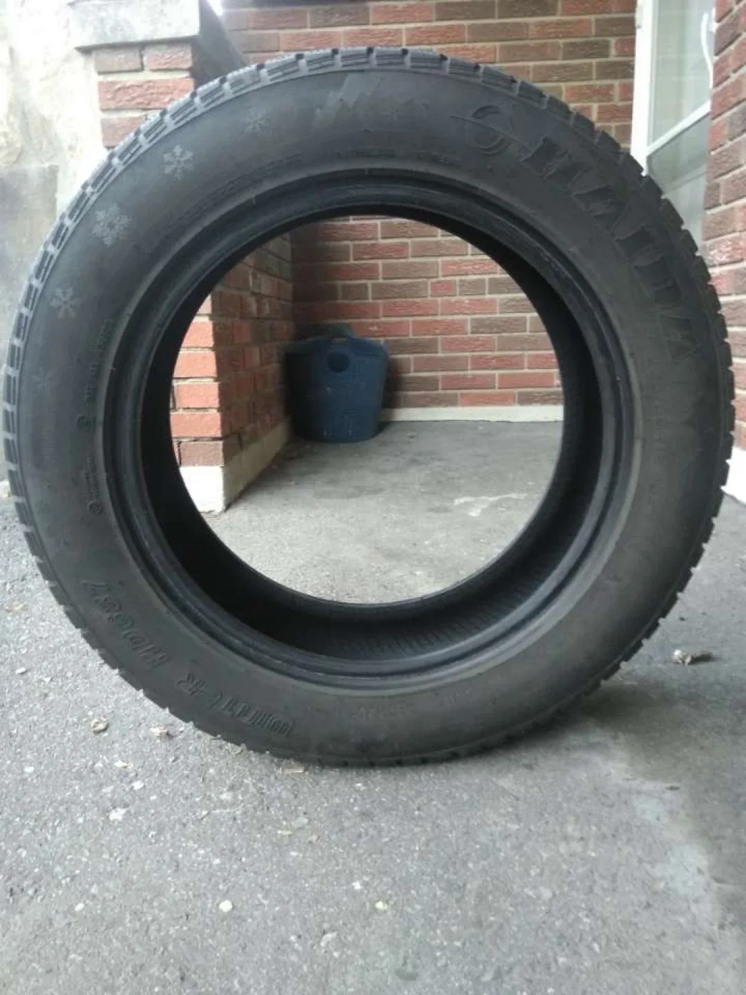 Set of 4 HAIDA Winter i*Pike RS2 225/60R18 Tires image indicator(4)