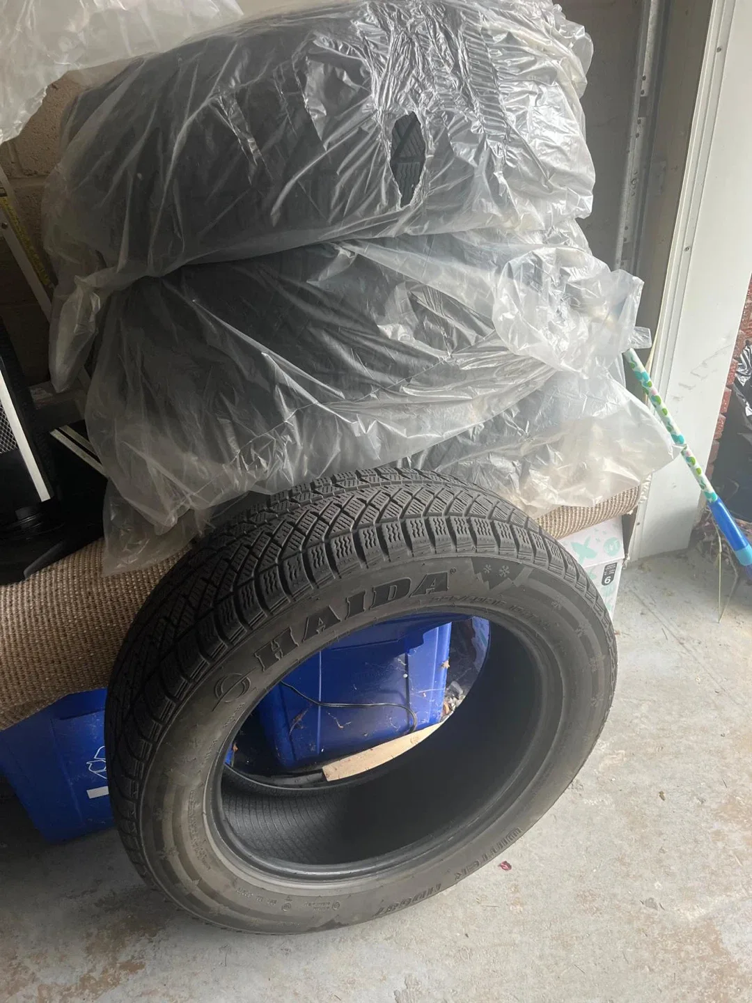 Set of 4 HAIDA Winter i*Pike RS2 225/60R18 Tires image indicator(2)