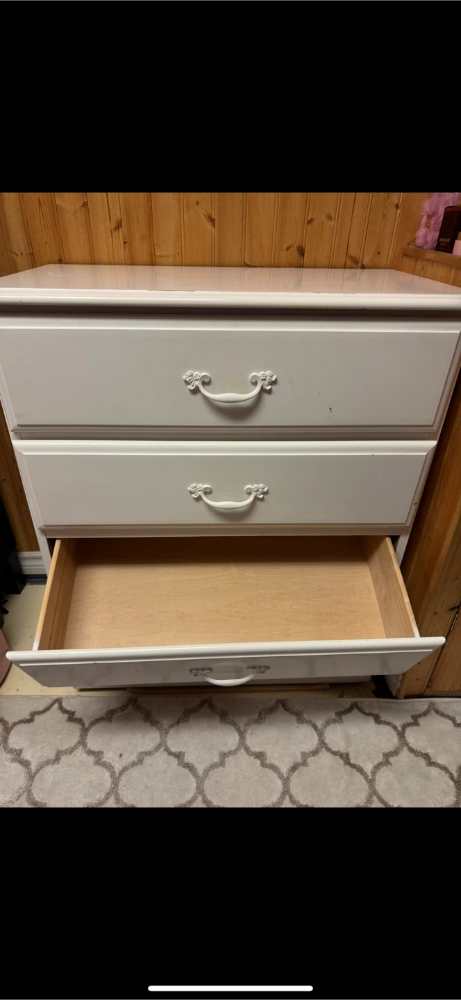 White 4-Drawer Dresser - photo 5