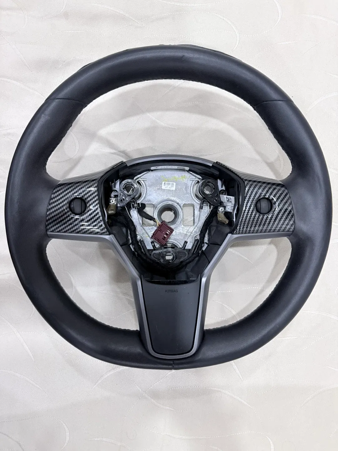 Tesla Model 2020 Steering Wheel - Minor Damage image indicator(2)