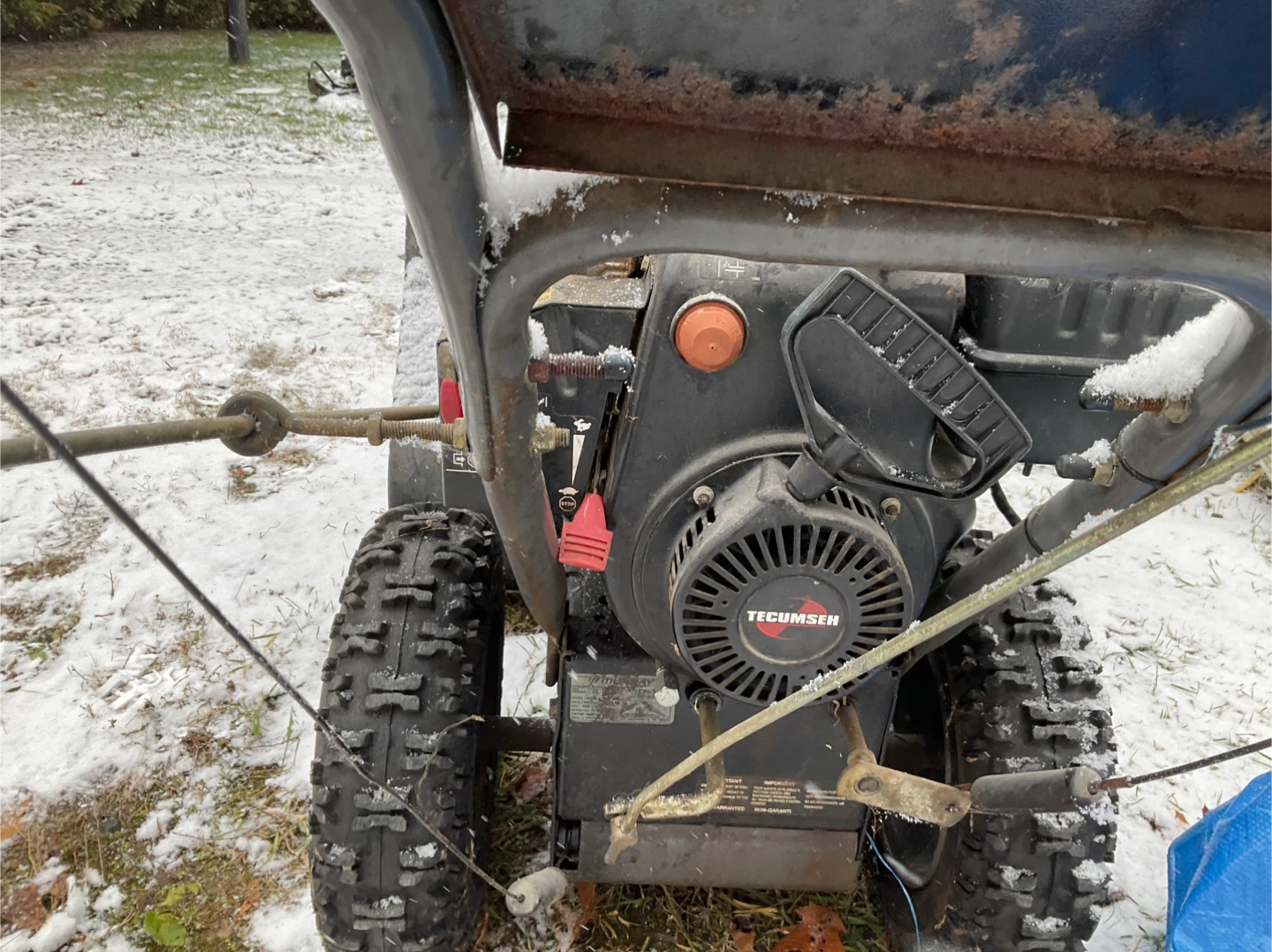 Murray snowblower with Tecumseh motor. Had running on 11/8/25. - photo 3