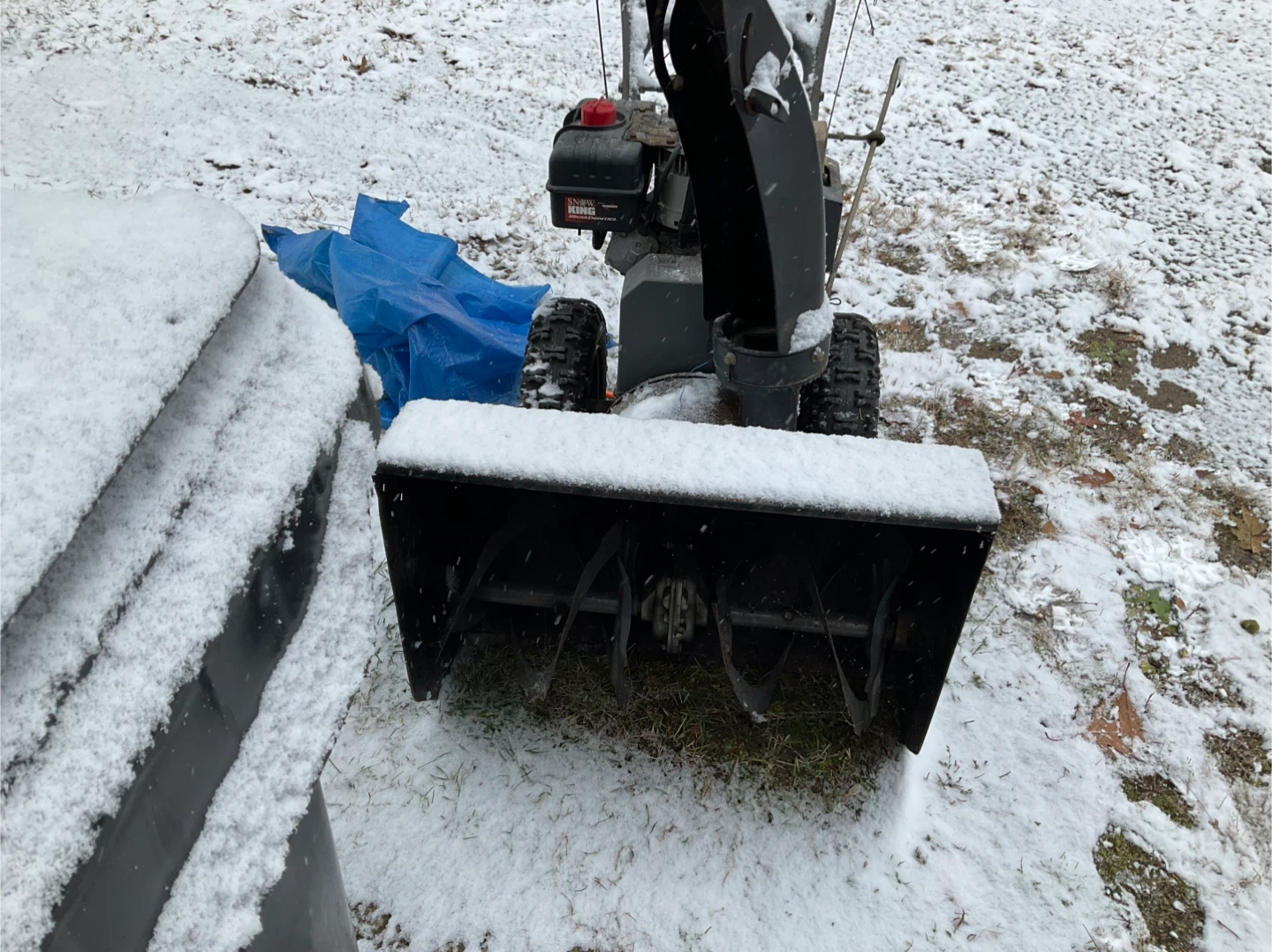 Murray snowblower with Tecumseh motor. Had running on 11/8/25. - photo 2