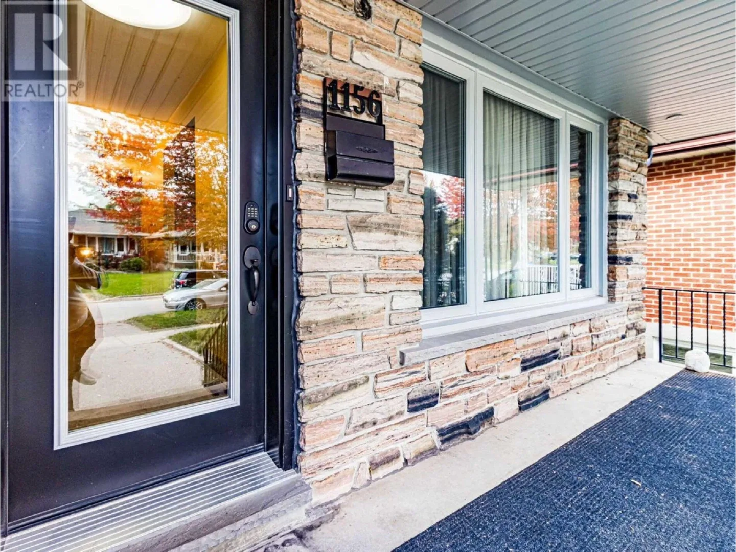 3 bed 2 bath for rent in Mississauga Lakeview image indicator(2)