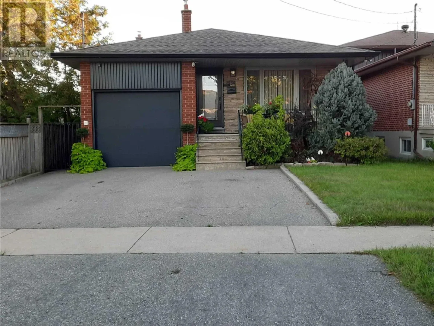 3 bed 2 bath for rent in Mississauga Lakeview