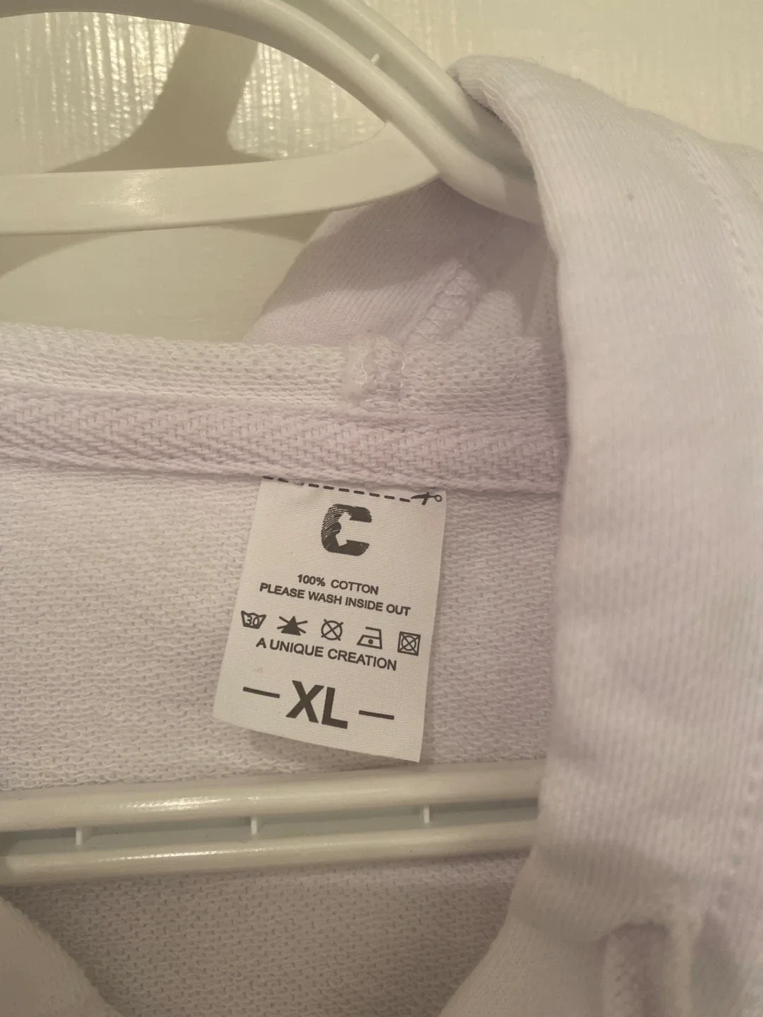 Woman’s hoodie image indicator(3)