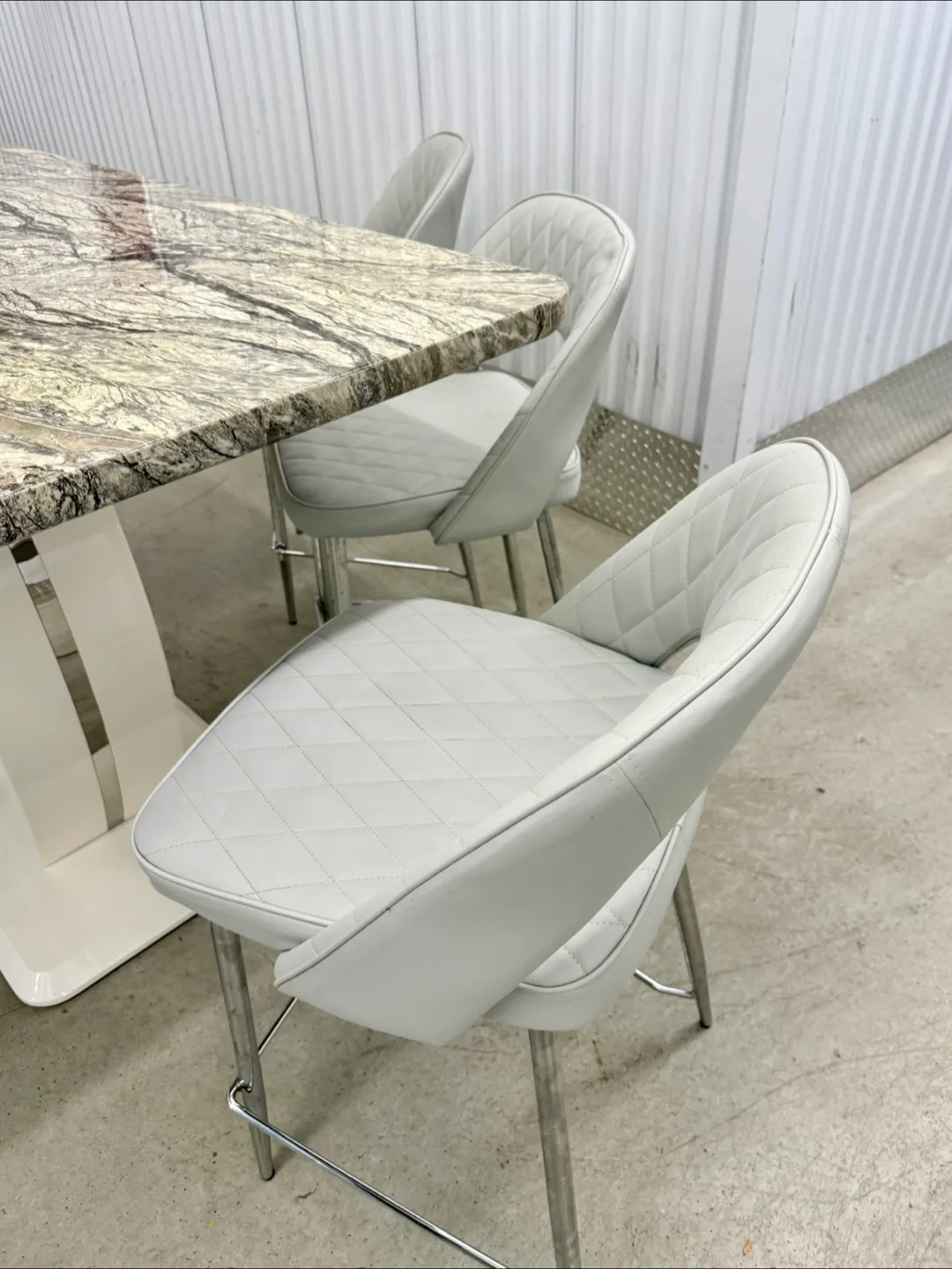 Kitchen table set in grey pub height image indicator(5)