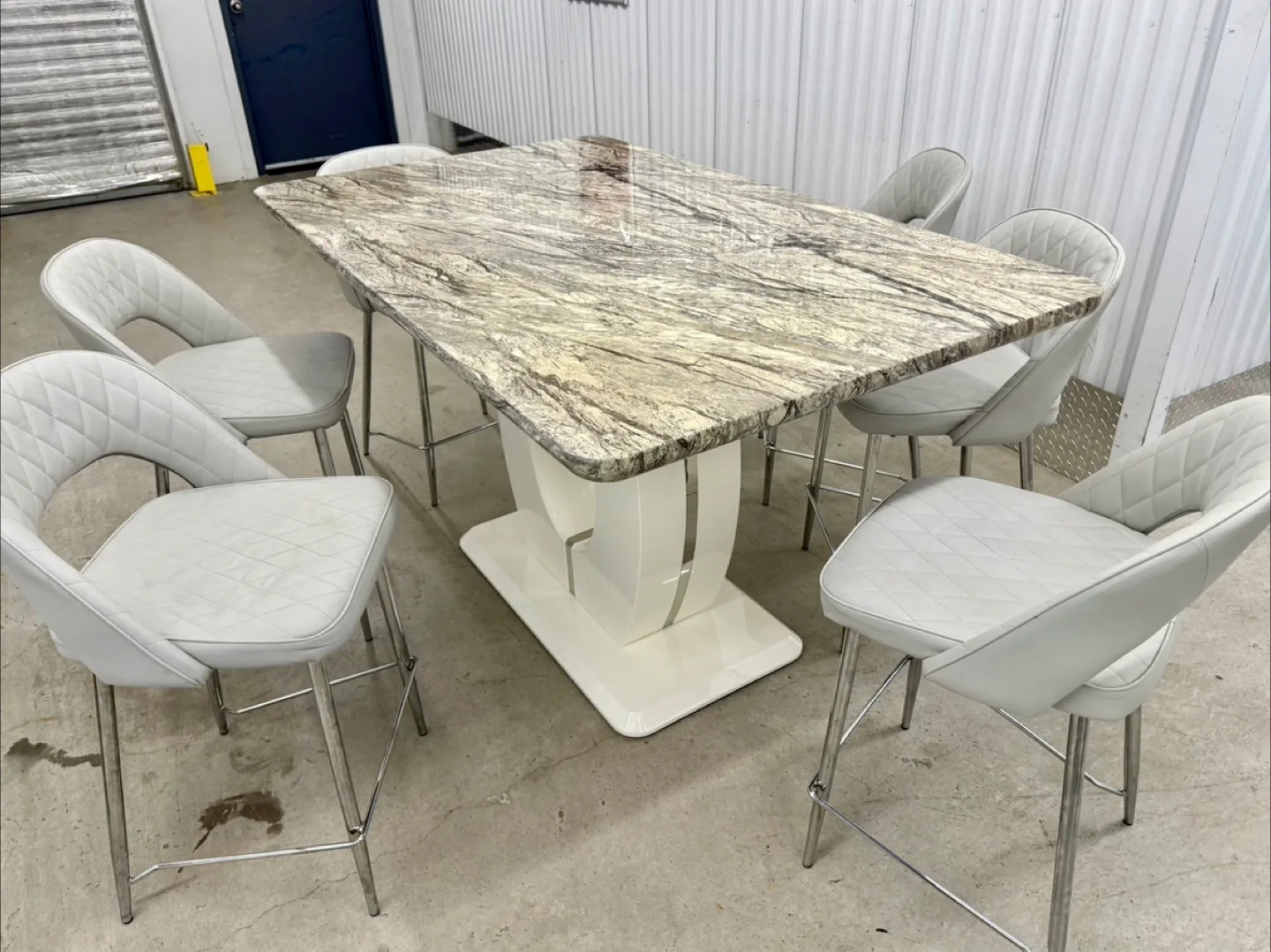 Kitchen table set in grey pub height image indicator(6)