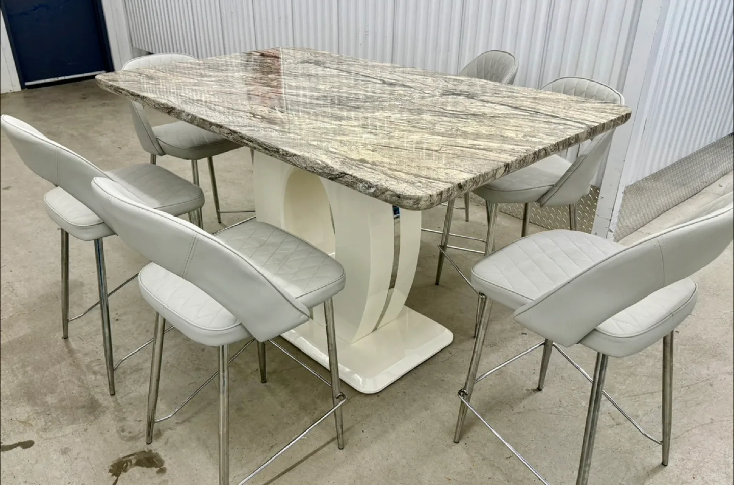 Kitchen table set in grey pub height image indicator(9)