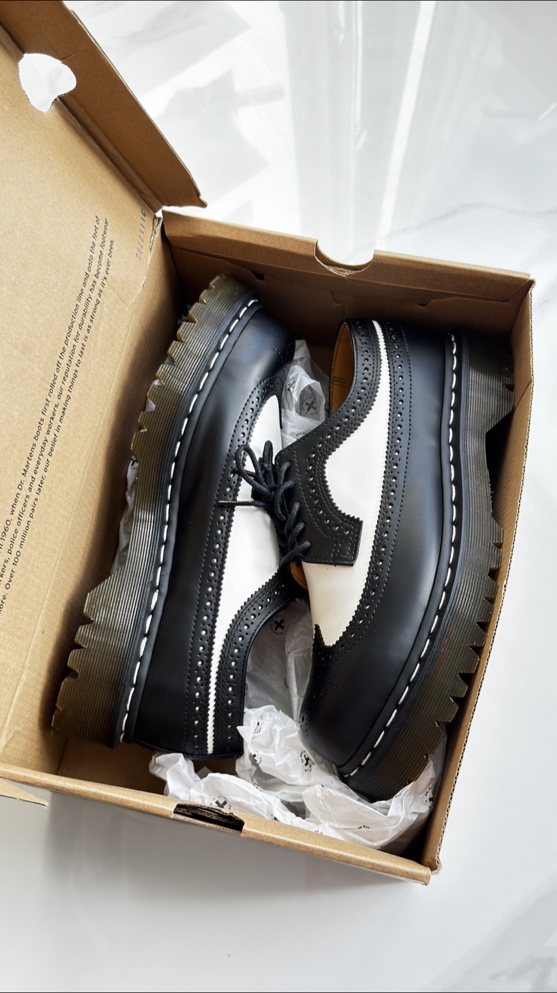 Brand new Dr. Martens 3989 BEX Brogue Shoes, US 9 Men
