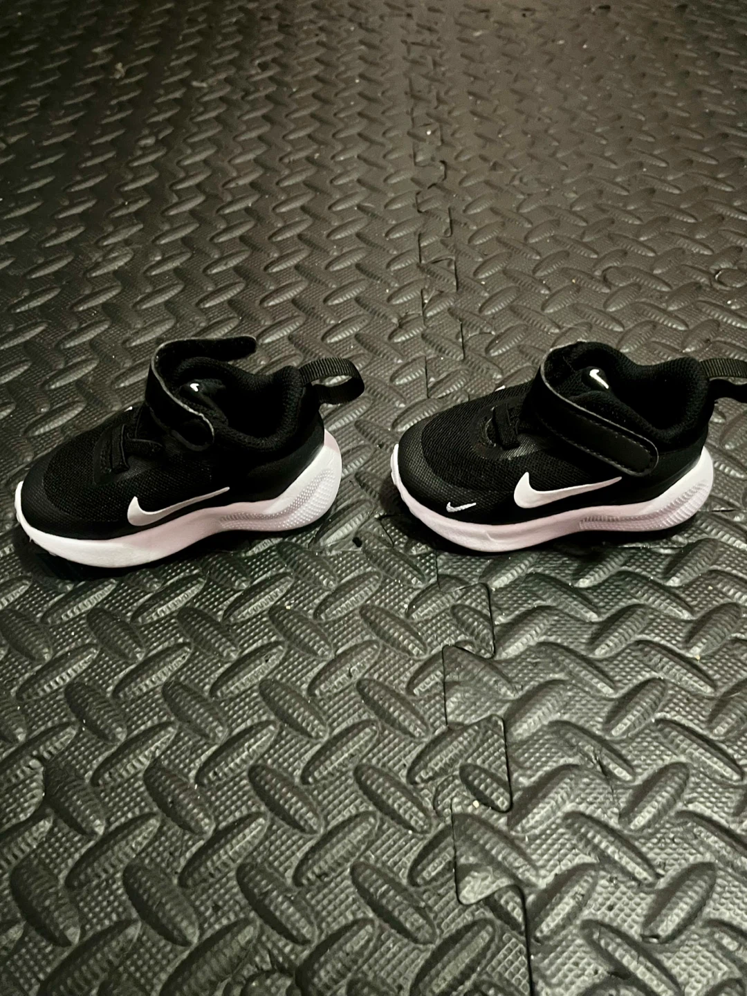 Nike Toddler Shoes Size 3C - Black & White - photo 3