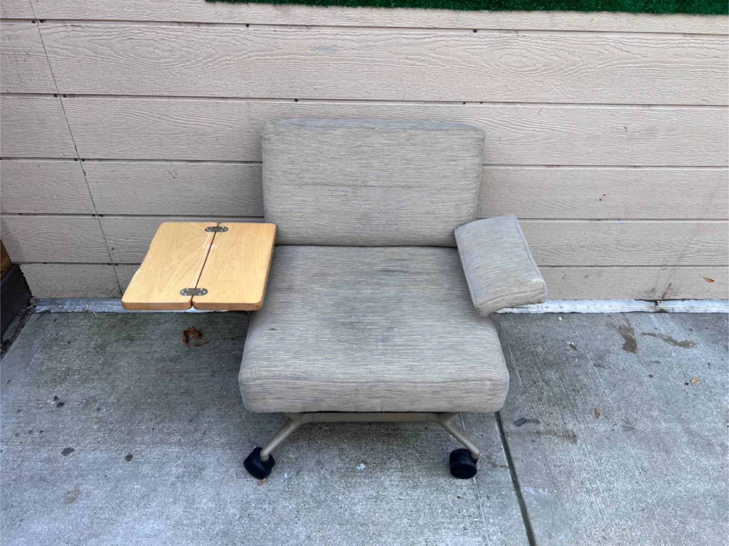 Rolling Armchair with Side Table. Silla con mesa. - photo 2