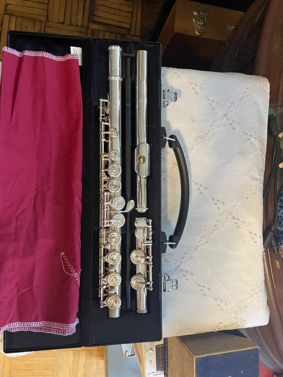 Yamaha YFL-222 Flute with Case image indicator(3)