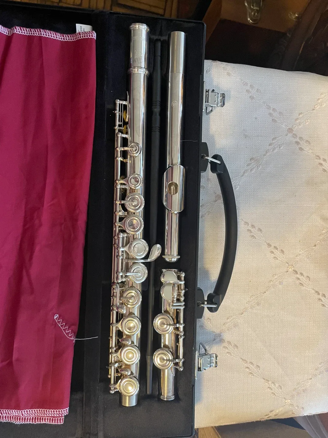Yamaha YFL-222 Flute with Case image indicator(2)