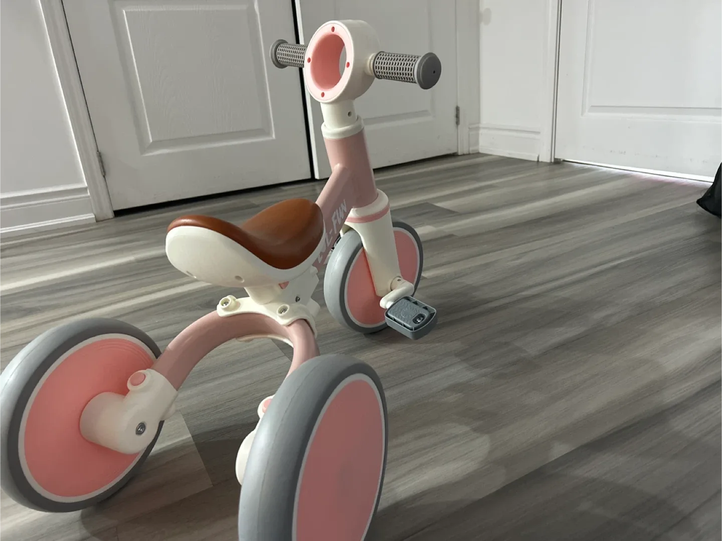 LOL-FUN Pink 4-in-1 Kids Tricycle image indicator(2)