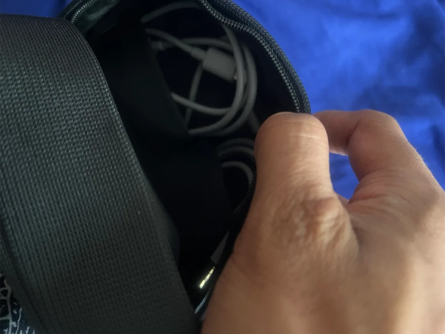 Beats Studio Pro Black Headphones image indicator(4)