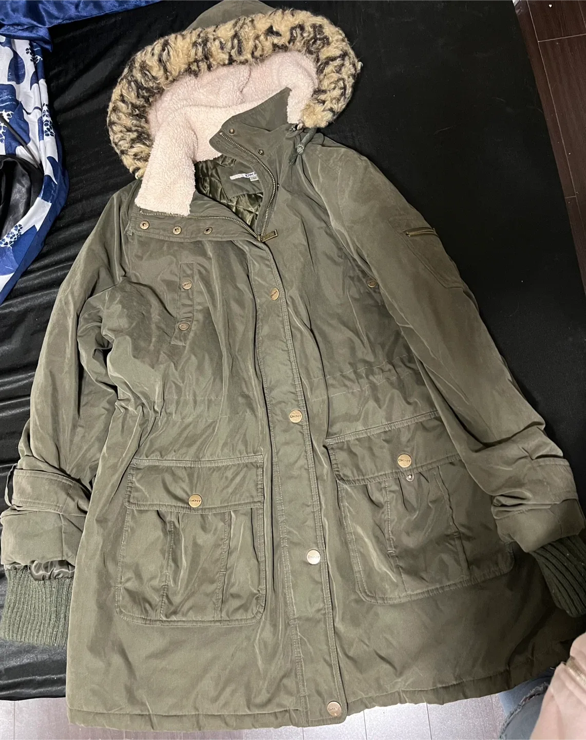 DKNY winter jacket image indicator(2)