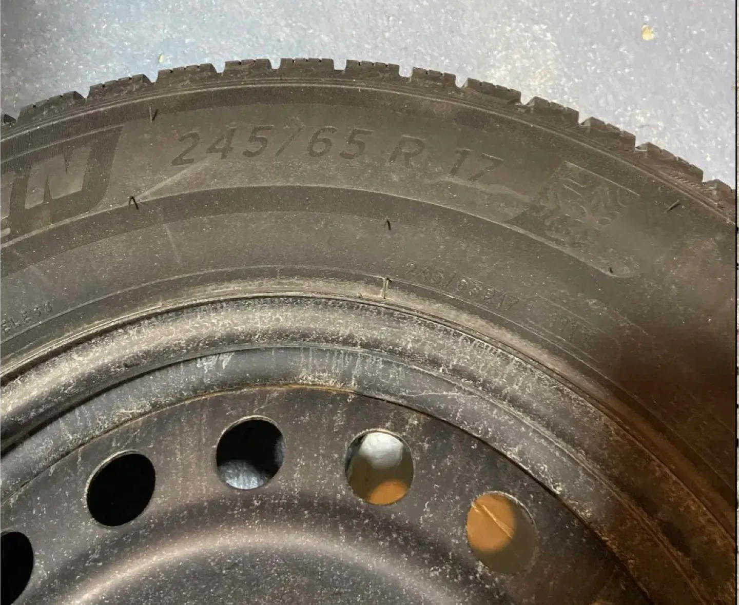 Michelin X-Ice Snow Tire 245/65R17 image indicator(3)