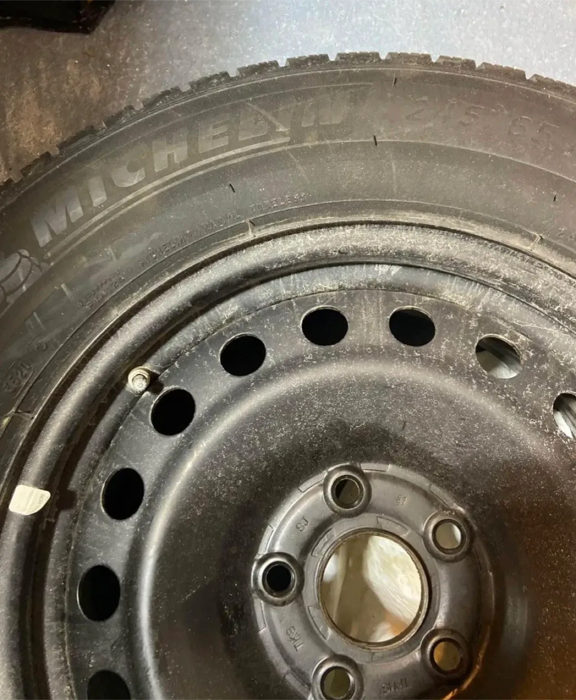 Michelin X-Ice Snow Tire 245/65R17 image indicator(4)