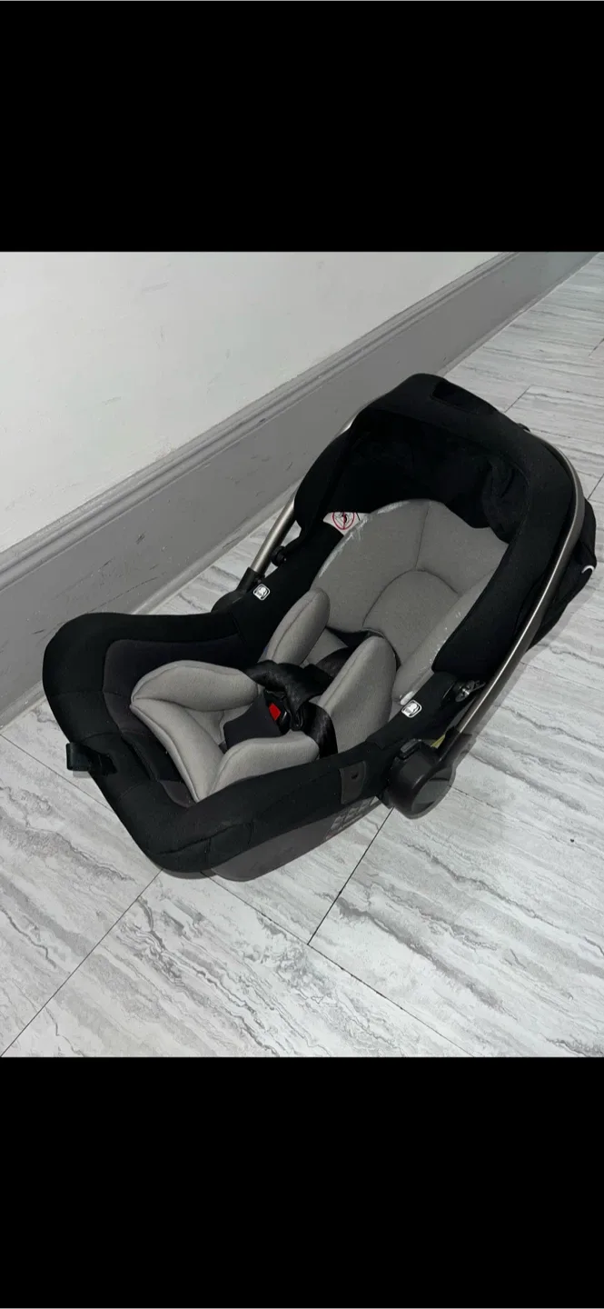 Nuna Pipa Infant Car Seat - Black