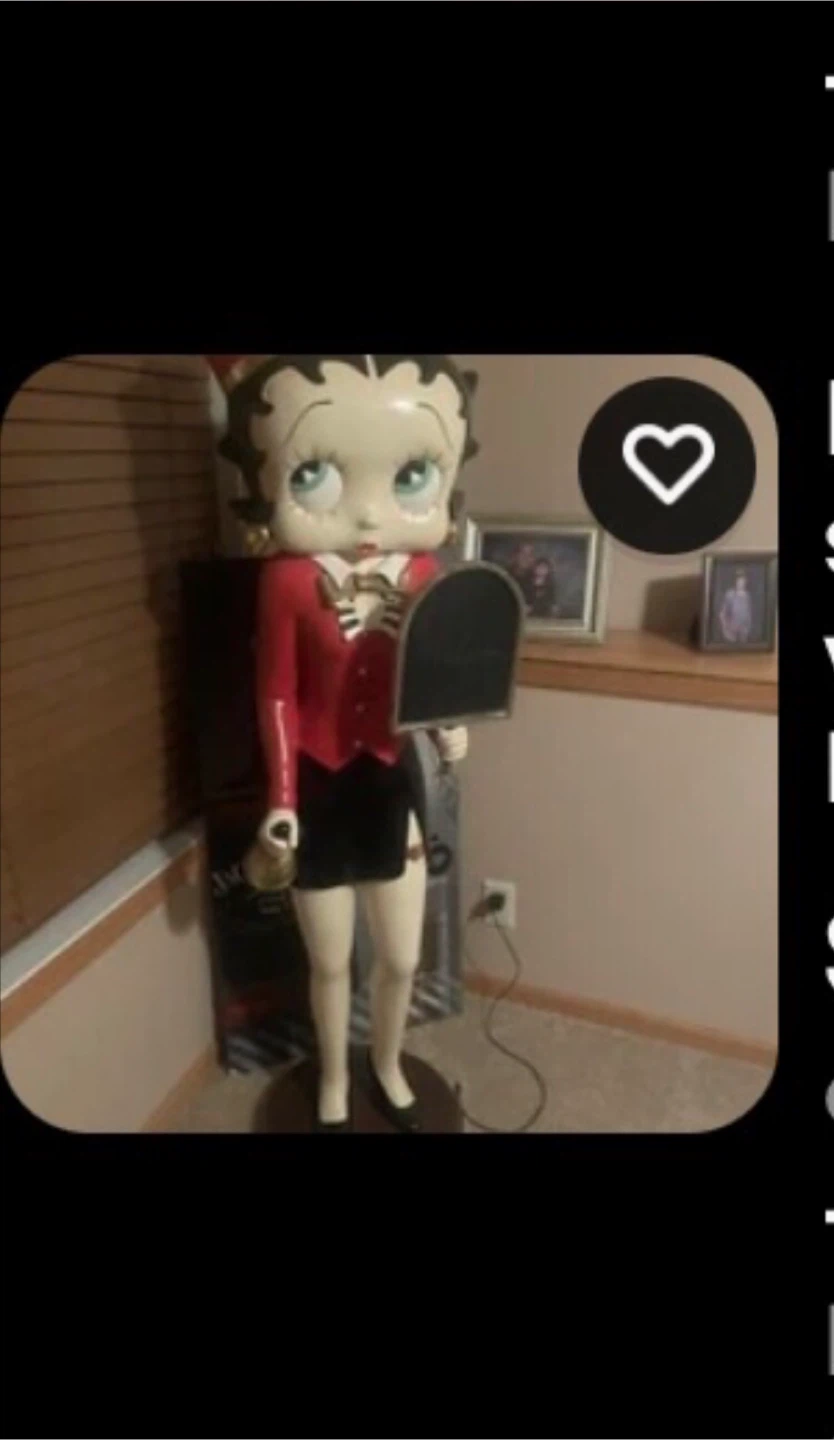 Betty boop statue