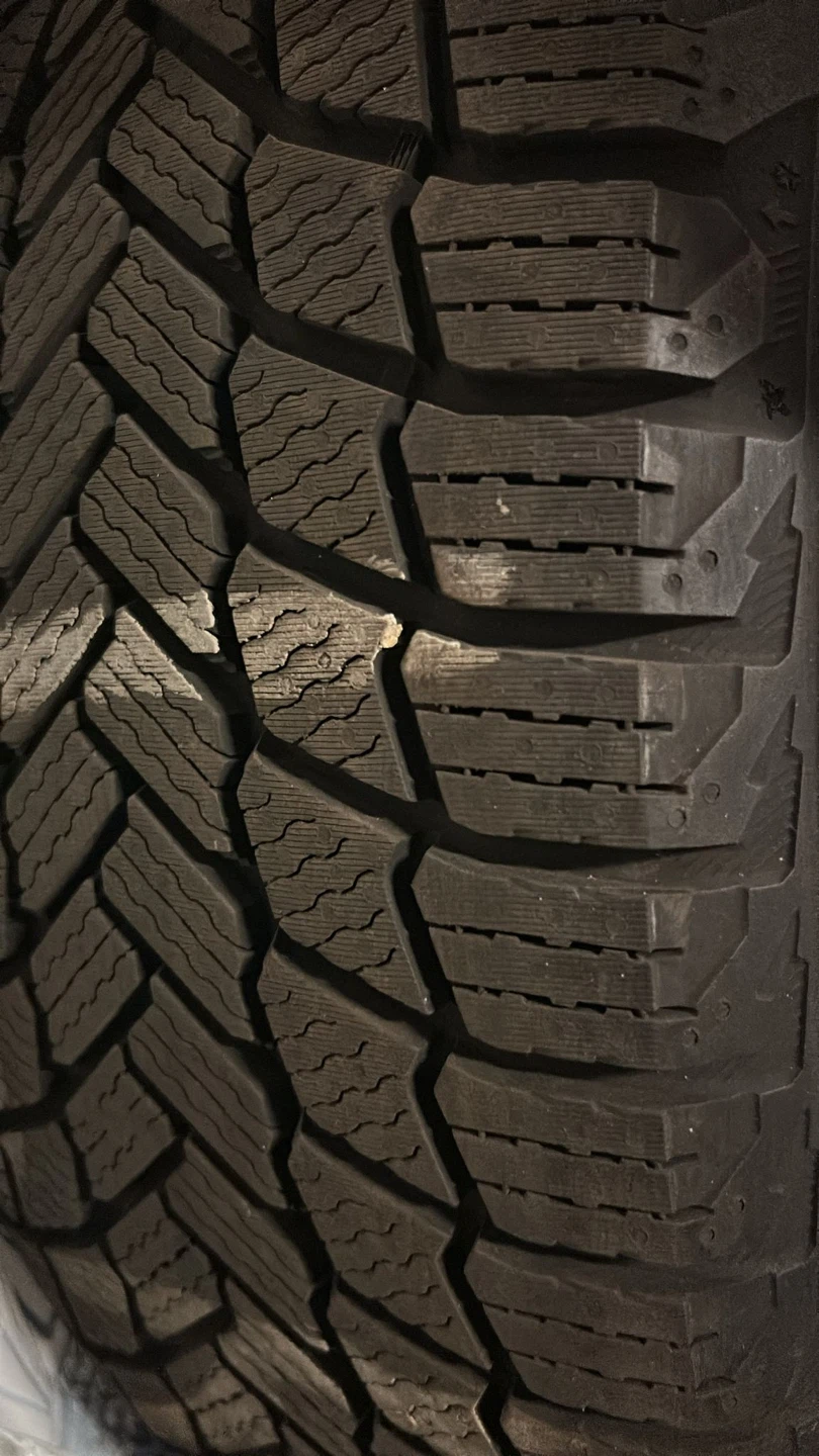 Set of 4 Michelin X-ice winter tires on Steel Rims - 235/65R17 - photo 3