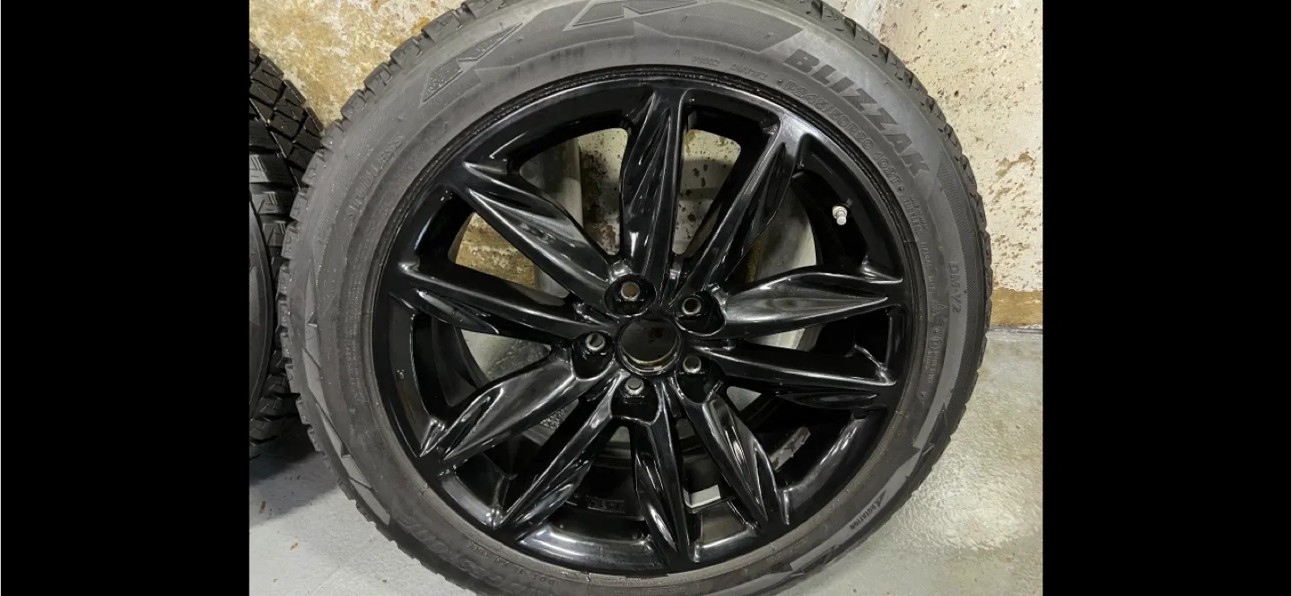 Bridgestone Blizzak Winter Tires and Rims image indicator(2)
