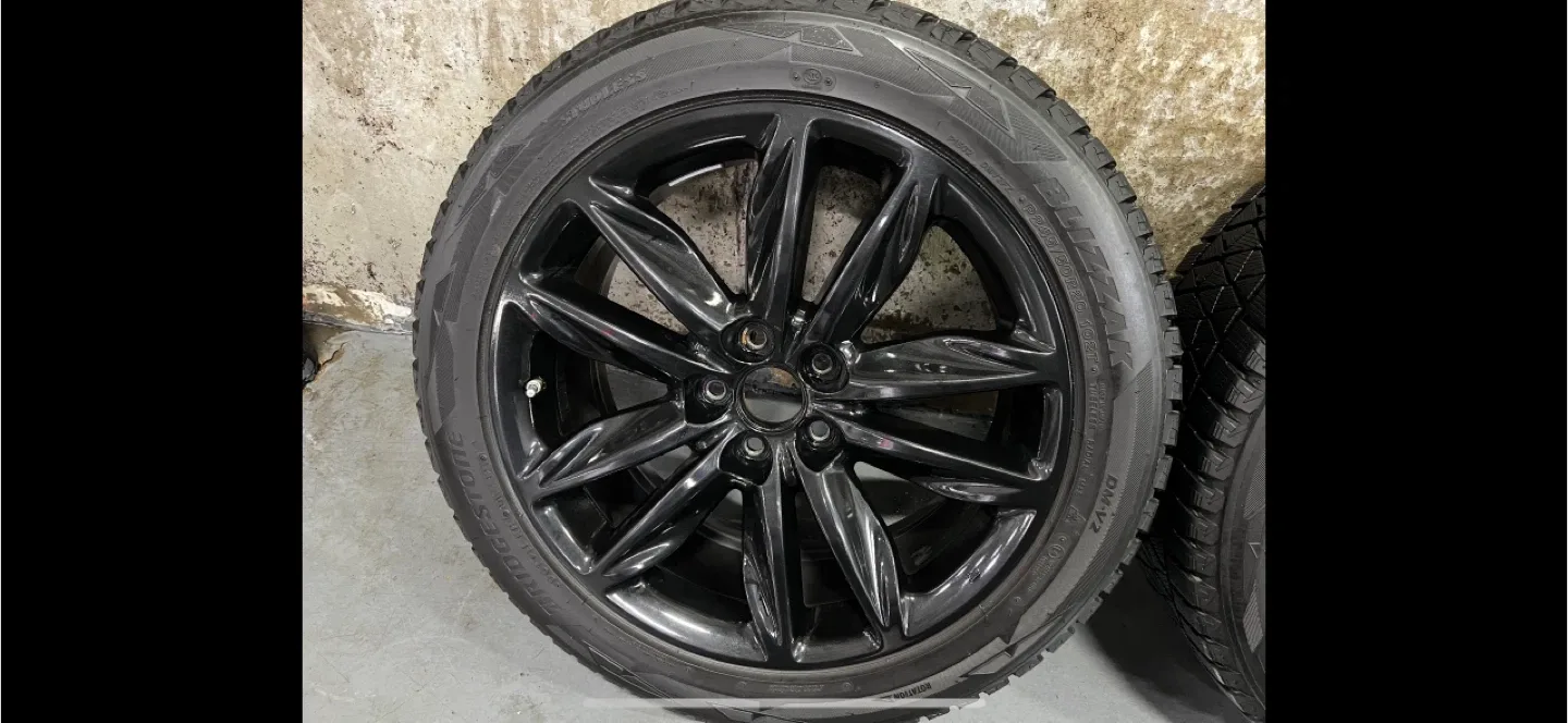 Bridgestone Blizzak Winter Tires and Rims image indicator(3)