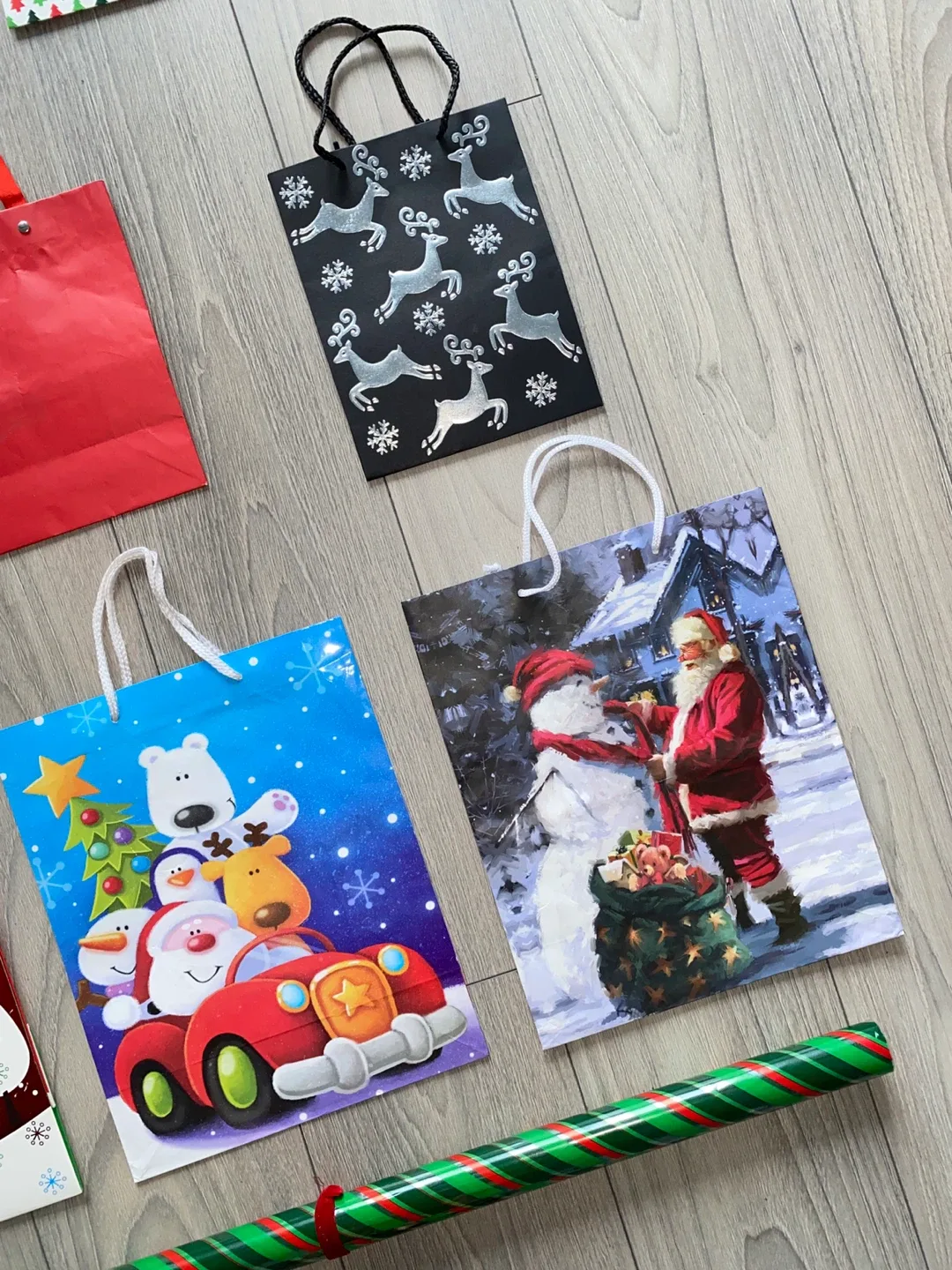 Christmas Supplies Bundle - Gift Bags, Roll & Decorative Ribbons image indicator(3)